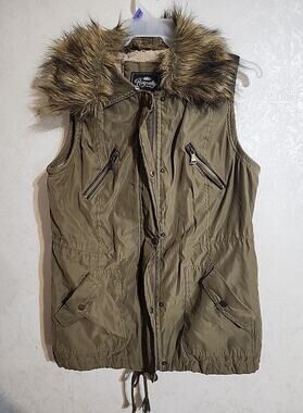 Royalty For Me Womens Faux Fur Collared Vest Sherpa Lined Army Green sz L
